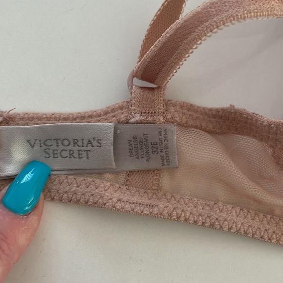 32B Victoria’s Secret Dream Angels Plunge Demi Smooth and Lace -cream, underwire - Picture 4 of 12
